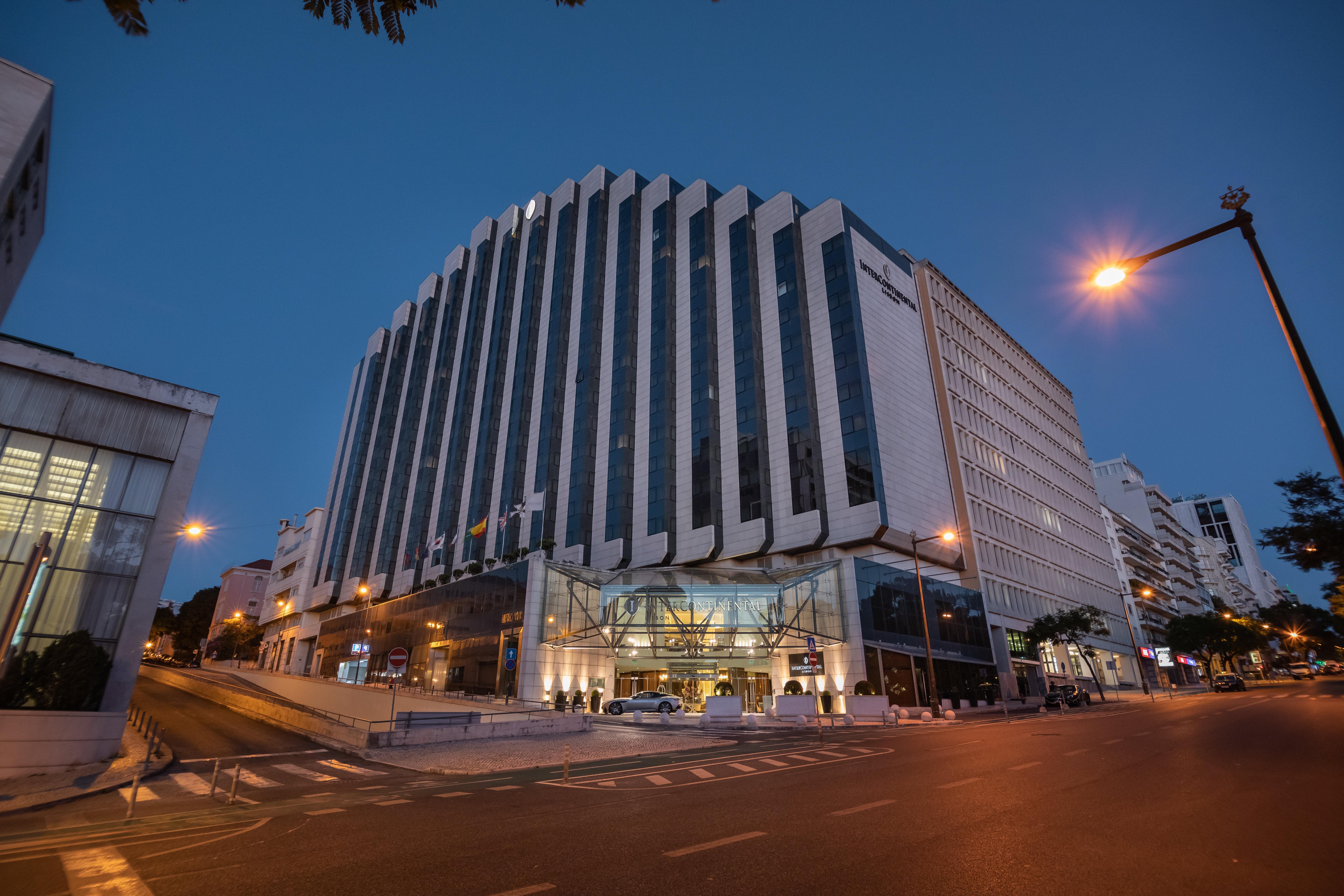 インターコンチネンタル リスボン エクステリア 写真 The main building of the University of Patras